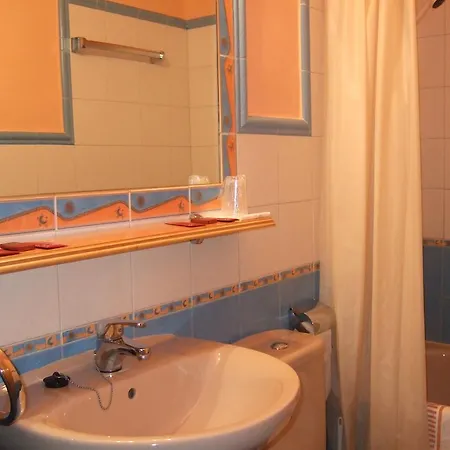 Hotel Las Acacias El Grado